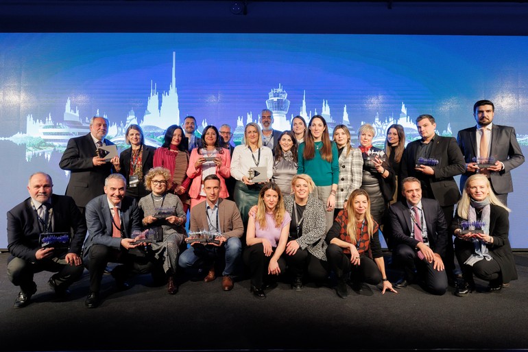 Οι εκπρόσωποι των αεροπορικών εταιρειών που βραβεύθηκαν στο 2.2 Συνέδριο του αεροδρομίου της Αθήνας!