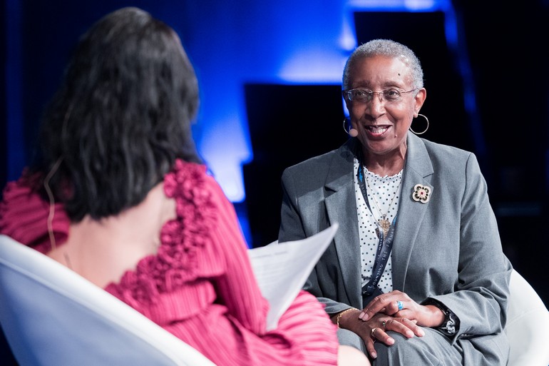   Το πρώτο Βραβείο «You’re An AΘenian, too!» στην Angela Gittens, πρώην Γενική Διευθύντρια του Παγκόσμιου Συμβουλίου Αεροδρομίων (ACI World), για την πολύτιμη και πολυετή συμβολή της στην προώθηση και στην προβολή της Αθήνας σε ιδιαίτερα δύσκολες εποχές!