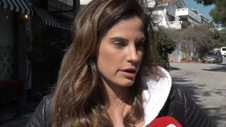 H Χριστίνα Μπόμπα απαντά στα αρνητικά σχόλια που δέχτηκε για το βίντεο με τα δίδυμα στο αεροδρόμιο