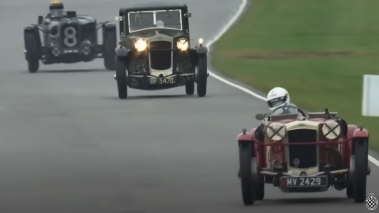 Δείτε προπολεμικά αυτοκίνητα να ντριφτάρουν και να «καταπίνουν» τις στροφές