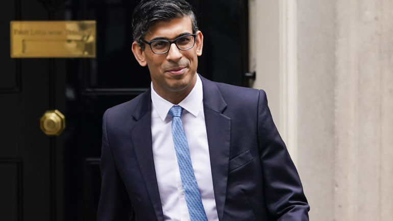 Η Βρετανία καλεί την G7 να επιταχύνει τη στρατιωτική βοήθεια στο Κίεβο