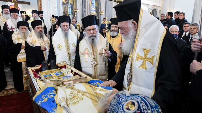 Προεξάρχοντος του Αρχιεπισκόπου η εξόδιος ακολουθία του μακαριστού μητροπολίτη πρώην Ηλείας Προεξάρχοντος του Αρχιεπισκόπου η εξόδιος ακολουθία του μακαριστού μητροπολίτη πρώην Ηλείας