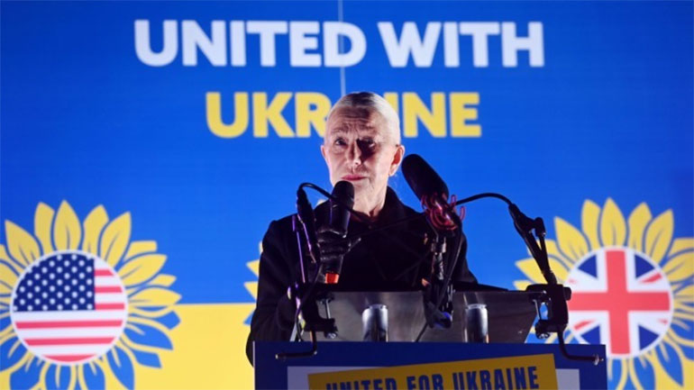 Το ποίημα για τον έναν χρόνο πολέμου στην Ουκρανία και τα δάκρυα της Έλεν Μίρεν