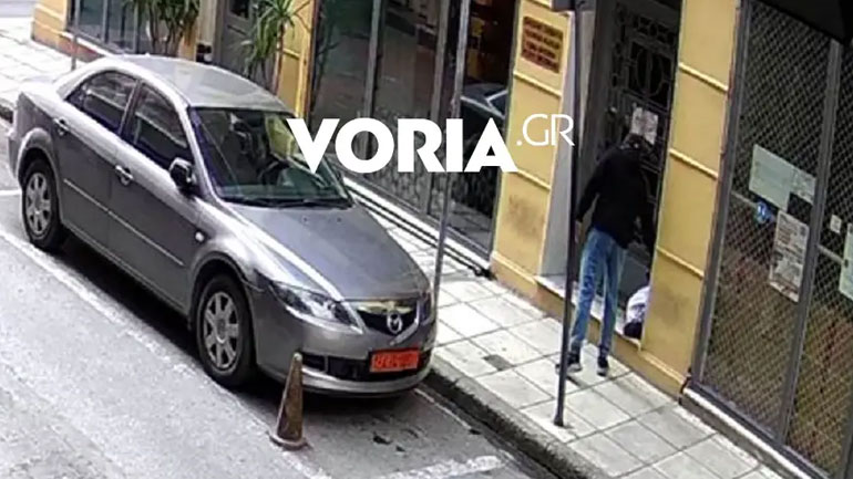 Θεσσαλονίκη: Βίντεο ντοκουμέντο από τη στιγμή που άνδρας αφήνει το ύποπτο δέμα στο ρωσικό προξενείο