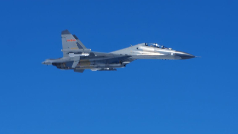 Κινεζικό μαχητικό παρενοχλεί αμερικανικό σκάφος με συνεργείο του CNN στη Σινική Θάλασσα Κινεζικό μαχητικό παρενοχλεί αμερικανικό σκάφος με συνεργείο του CNN στη Σινική Θάλασσα