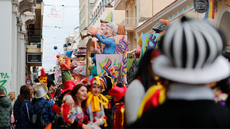 Ξεκίνησε η μεγάλη παρέλαση στην Πάτρα