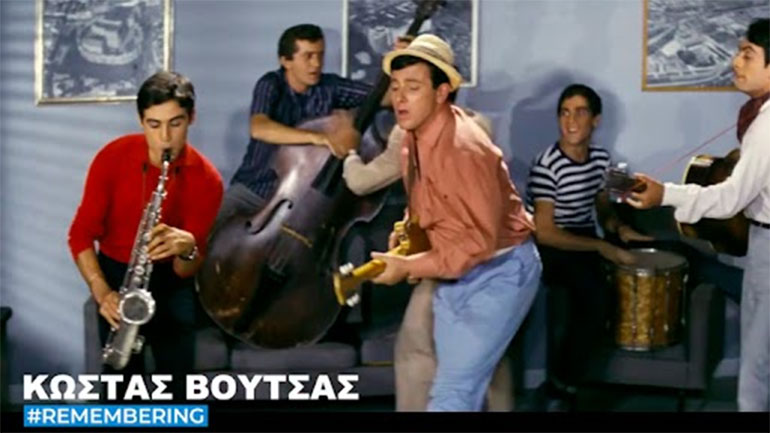 Κώστας Βουτσάς: Τρία χρόνια από τον θάνατό του – Το Βίντεο της  Φίνος Φίλμ για τον «αιώνιο έφηβο»