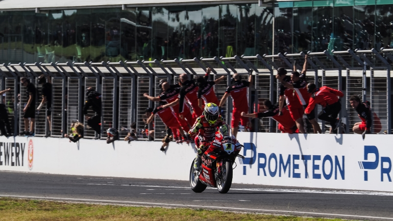 Superbikes: Phillip Island – Χατ τρικ για Alvaro Bautista