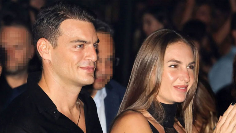 Η Κατερίνα Δαλάκα και ο Δημήτρης Φιντιρίκος ποζάρουν αγκαλιά μετά την επανασύνδεσή τους