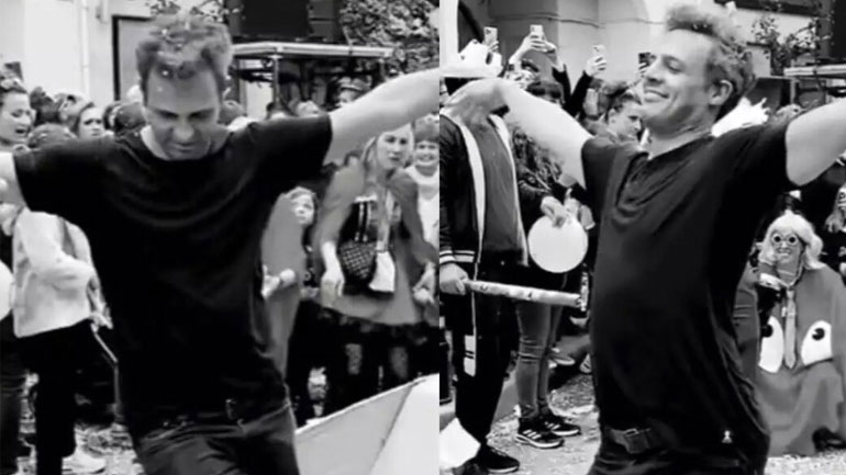 Ο Σάββας Πούμπουρας ντύθηκε «Βασίλης Μπισμπίκης» στο Καρναβάλι και χόρεψε το ζεϊμπέκικο του ηθοποιού