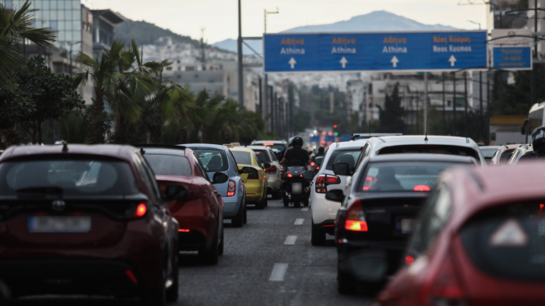 Κίνηση: Μποτιλιάρισμα σε κεντρικές λεωφόρους της Αθήνας