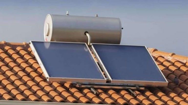 ΥΠΕΝ: Επιδοτήσεις 100 εκατ. για ηλιακούς θερμοσίφωνες – Πότε ξεκινούν οι αιτήσεις