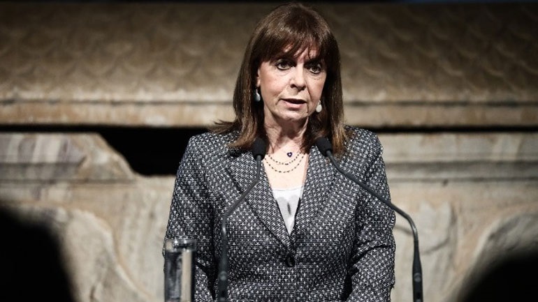 Κ. Σακελλαροπούλου για Τέμπη: Αδιανόητη τραγωδία, είμαστε δίπλα στις οικογένειες των θυμάτων