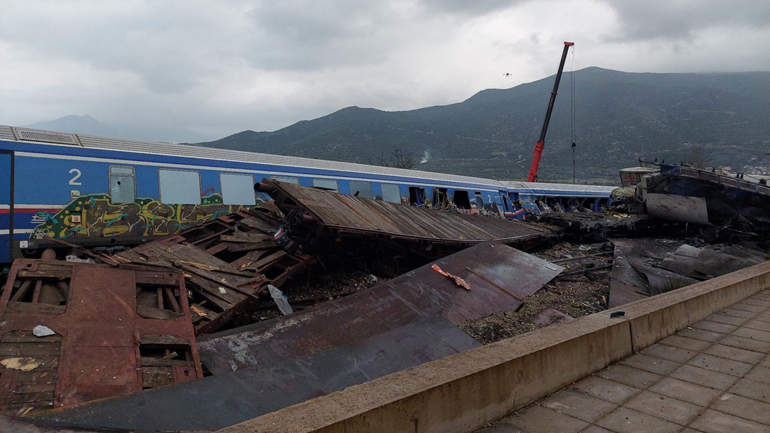 Τέμπη: Σοκάρουν οι περιγραφές διασωθέντων από το δυστύχημα – «Όταν βγήκαμε από το βαγόνι, είδαμε το χάος»