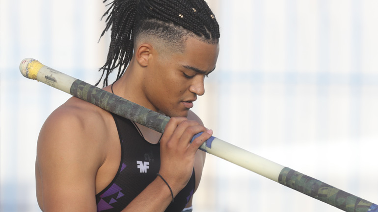 Καραλής: «Η σκέψη όλων μας είναι στην Ελλάδα»