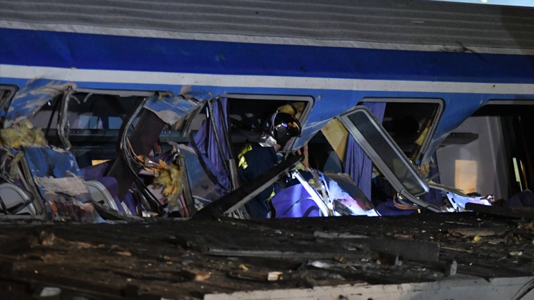 Σιδηροδρομικό δυστύχημα στα Τέμπη: Συνεχίζονται οι έρευνες για τον εντοπισμό αγνοουμένων