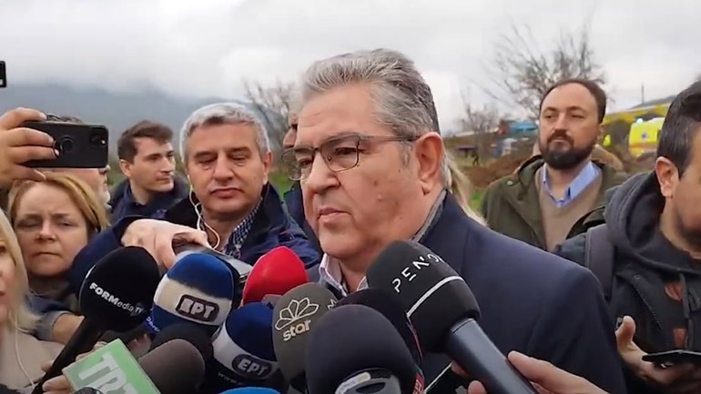 Κουτσούμπας από τα Τέμπη: Το μαχαίρι να «φτάσει στο κόκκαλο», το «όχι πια», η οργή, η αγανάκτηση του λαού μας, να γίνει πράξη