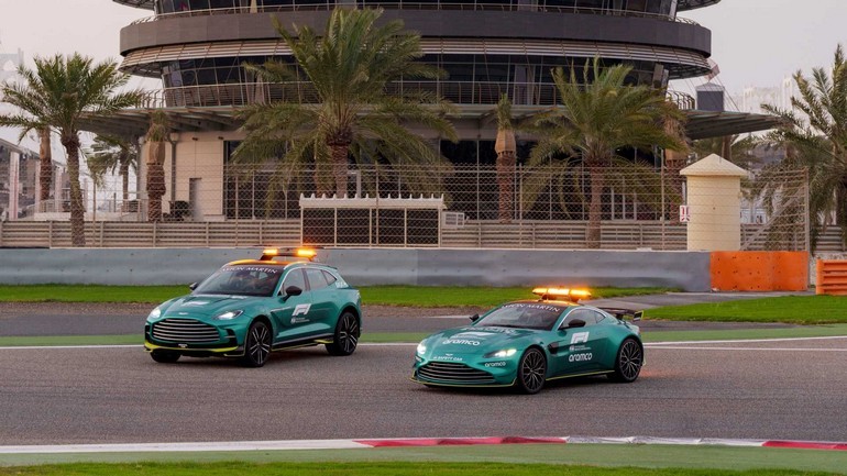 Η Aston Martin DBX707 F1 έτοιμη να σταθεί ως medical car δίπλα στο ομόσταυλο Safety Car