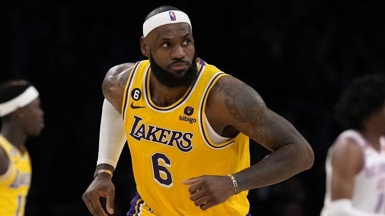 ΝΒΑ: Δεν θα υποβληθεί σε επέμβαση ο ΛεΜπρόν Τζέιμς