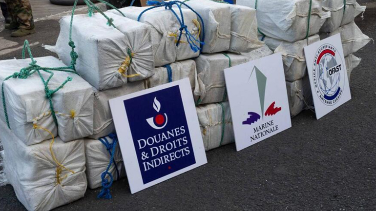 Περισσότεροι από 2 τόνοι κοκαΐνης, αξίας 150 εκατ. ευρώ, ξεβράστηκαν σε παραλίες της βόρειας Γαλλίας