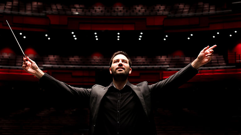 ΚΟΘ: Η «Συμφωνία της Άνοιξης» αφιερώνεται στους αδικοχαμένους νέους  που ονειρεύτηκαν την άνοιξη χωρίς να προλάβουν να τη ζήσουν