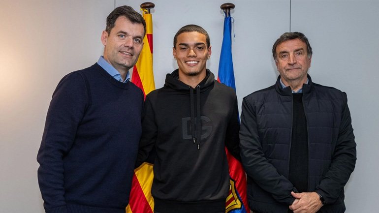 Ο γιος του Ροναλντίνιο υπέγραψε στη Μπαρτσελόνα