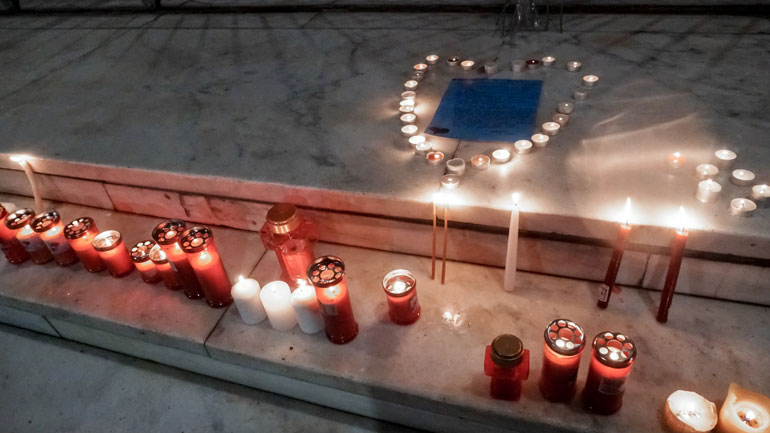 «Αλληλεγγύη για όλους»: Σιωπηρή διαμαρτυρία – Πενθούμε τους νεκρούς μας, ζητάμε την αλήθεια