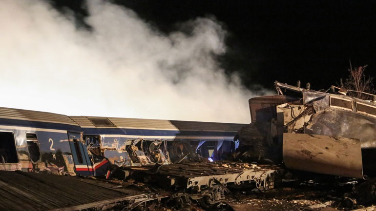 Τέμπη: Ο σταθμάρχης είχε ειδοποιηθεί για την εμπορική αμαξοστοιχία 17 λεπτά πριν τη σύγκρουση