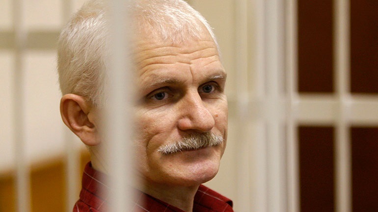 Ο βραβευθείς με το Νόμπελ Ειρήνης 2022, Άλες Μπιαλιάτσκι, καταδικάστηκε σε δεκαετή φυλάκιση