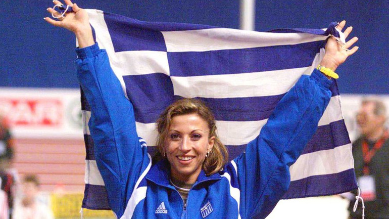 Η Νίκη Ξάνθου αγόρασε τα… άκυρα παπούτσια του Τεντόγλου για να στηριχθούν σεισμόπληκτα παιδιά στην Τουρκία