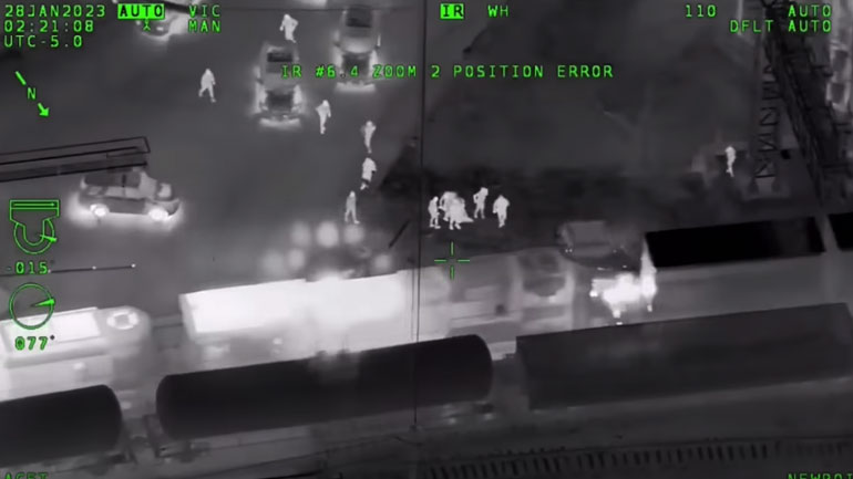 Ούτε σε ταινία: Έκλεψε περιπολικό, τον καταδίωξαν και τελικά τον έσωσαν από βέβαιο θάνατο