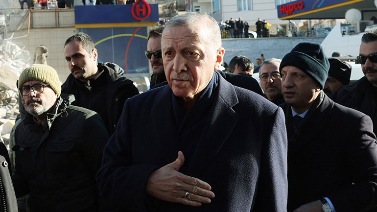 Ο Ερντογάν λέει ότι η κυβερνώσα συμμαχία θα συνεχίσει στον ίδιο δρόμο ανεξάρτητα από τη ρήξη στην αντιπολίτευση