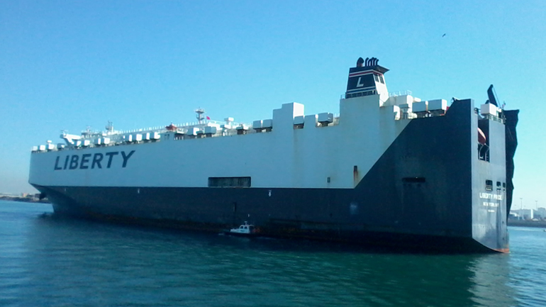 Γιγαντιαίο αμερικανικό πλοίο με στρατιωτικά εφόδια κατέπλευσε στην Αλεξανδρούπολη