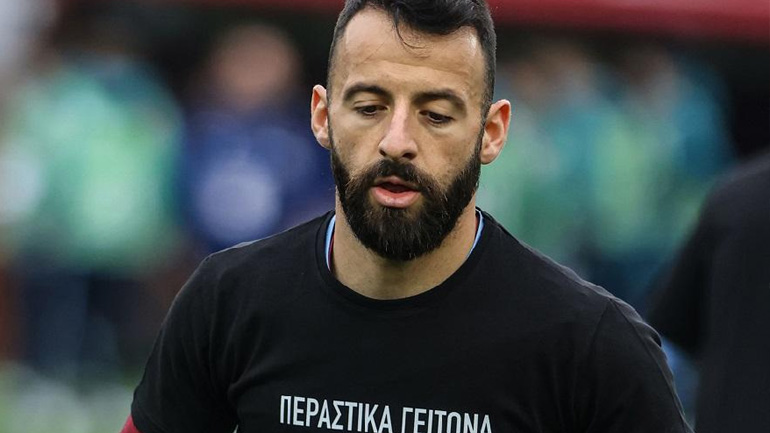 Με μπλουζάκια αλληλεγγύης οι παίκτες της Τράμπζονσπορ για την τραγωδία στα Τέμπη