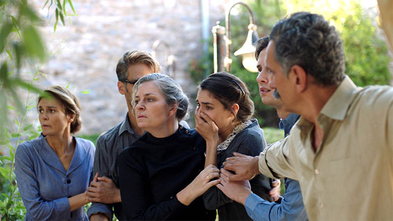 «Το βραχιόλι της φωτιάς»: Τα ζοφερά χρόνια της γερμανικής κατοχής δεν αφήνουν αλώβητη την οικογένεια Κοέν