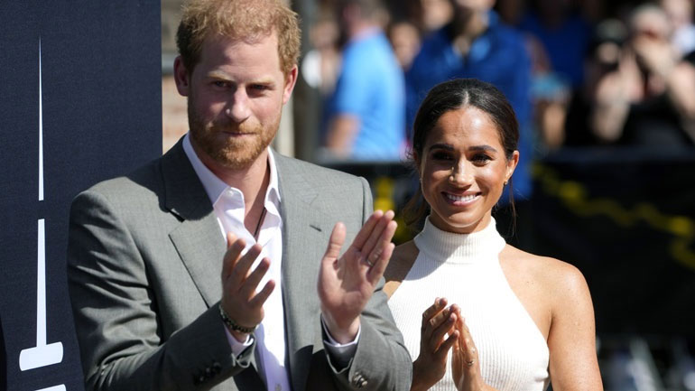 Ο πρίγκιπας Χάρι προσκλήθηκε στη στέψη του πατέρα του αλλά δεν διευκρίνισε εάν θα παραστεί