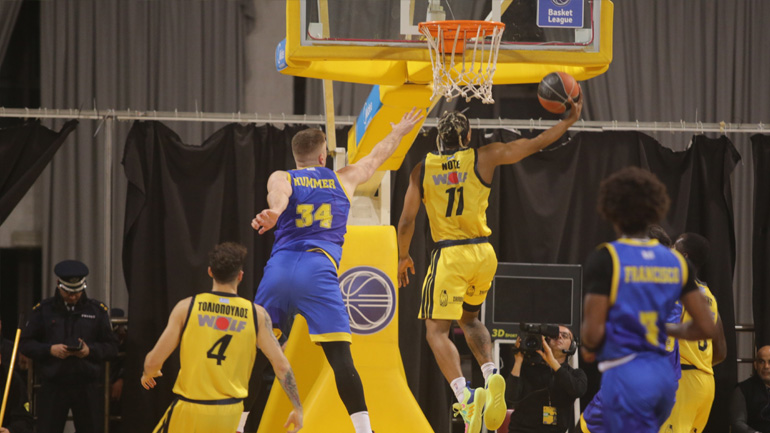 Διακοπή λόγω υβριστικών συνθημάτων στο παιχνίδι Άρης-Περιστέρι – To παιχνίδι άρχισε και πάλι μετά από 70 λεπτά!