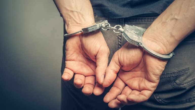 Ηράκλειο: Έκρυβε στο σπίτι του χασίς και πάνω από 20.000 ευρώ