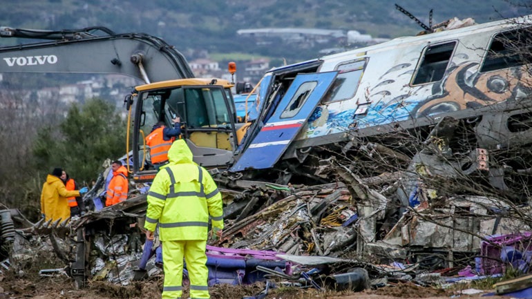 Τραγωδία στα Τέμπη: «Κλειδί» στις έρευνες το χαρτί με τις βάρδιες – Τι υποστηρίζει ο σταθμάρχης