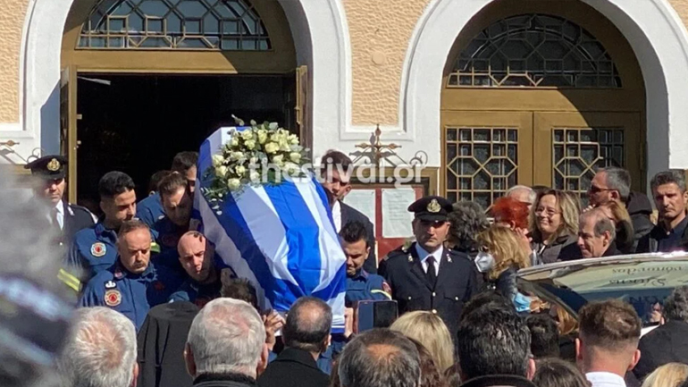 Καλαμαριά: Θρήνος και οδύνη στο τελευταίο αντίο στον Νικήτα και την Κέλλυ που χάθηκαν στην τραγωδία των Τεμπών