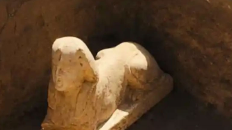 Άγαλμα ρωμαϊκής εποχής που μοιάζει με τη Σφίγγα ανακαλύφθηκε στη νότια Αίγυπτο