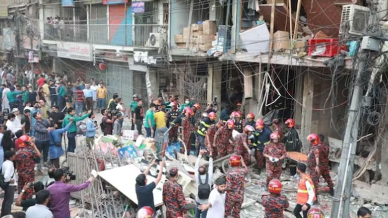 Μπανγκλαντές: Τουλάχιστον 15 νεκροί και δεκάδες τραυματίες από έκρηξη σε εμπορικό κτίριο στη Ντάκα