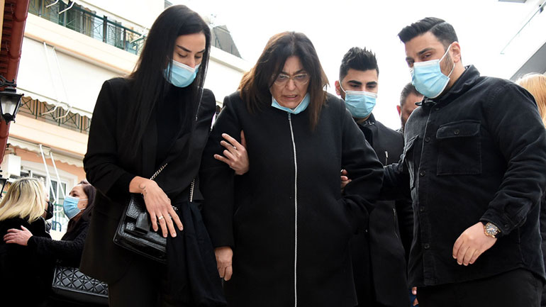 Σταύρος Παντελίδης: Συντετριμμένοι η σύζυγος και τα παιδιά του στην κηδεία