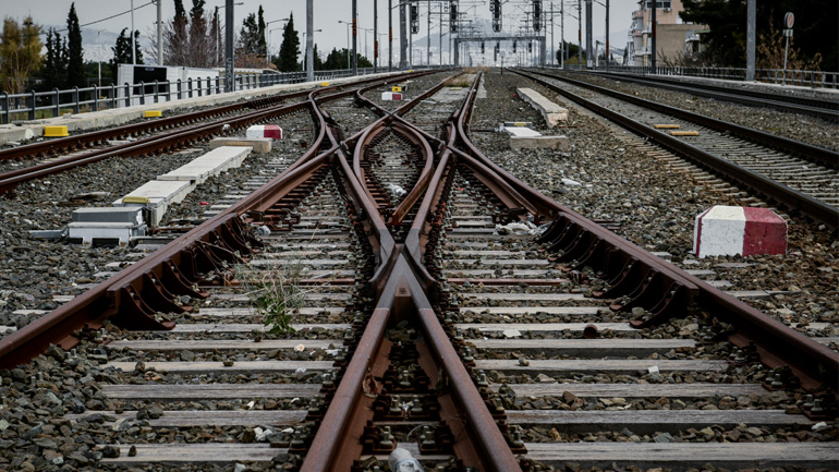 Ακινητοποιημένα τρένα και προαστιακός μέχρι την Τετάρτη – Συνεχίζεται η απεργία των εργαζομένων