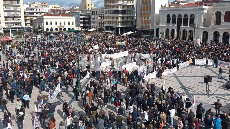 Στους δρόμους η Πάτρα για τα Τέμπη