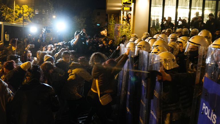 Κωνσταντινούπολη: Σπρέι πιπεριού κατά διαδηλωτών σε πορεία για την Παγκόσμια Ημέρα της Γυναίκας