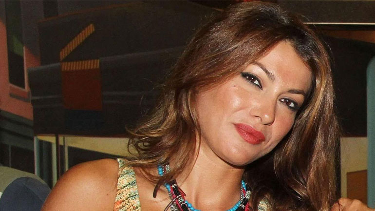 Κλέλια Ρένεση: «Όσο υπάρχουν μανάδες που κλαίνε τα παιδιά τους, καμία γυναίκα δεν γιορτάζει»