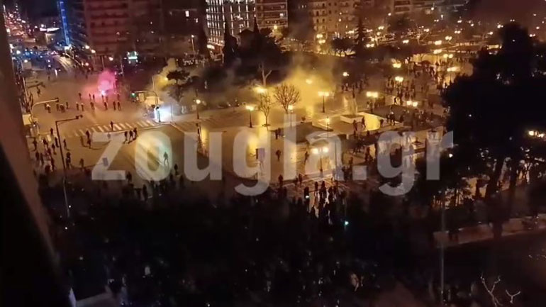 Θεσσαλονίκη: Επεισόδια με μολότοφ και χημικά μετά την πορεία για τα Τέμπη