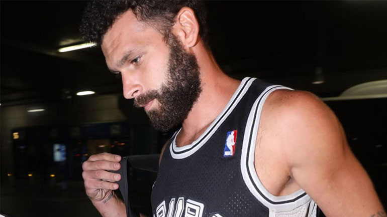 Στάθης Σχίζας: Επέστρεψε από το Survivor All Star και η Αλεξάνδρα Παναγιώταρου τον υποδέχτηκε στο αεροδρόμιο