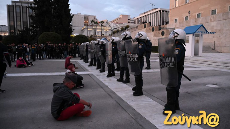 Νέα συγκέντρωση διαμαρτυρίας στο Σύνταγμα και πορεία προς τον Σταθμό Λαρίσης – Ένταση έξω από τα γραφεία του ΟΣΕ